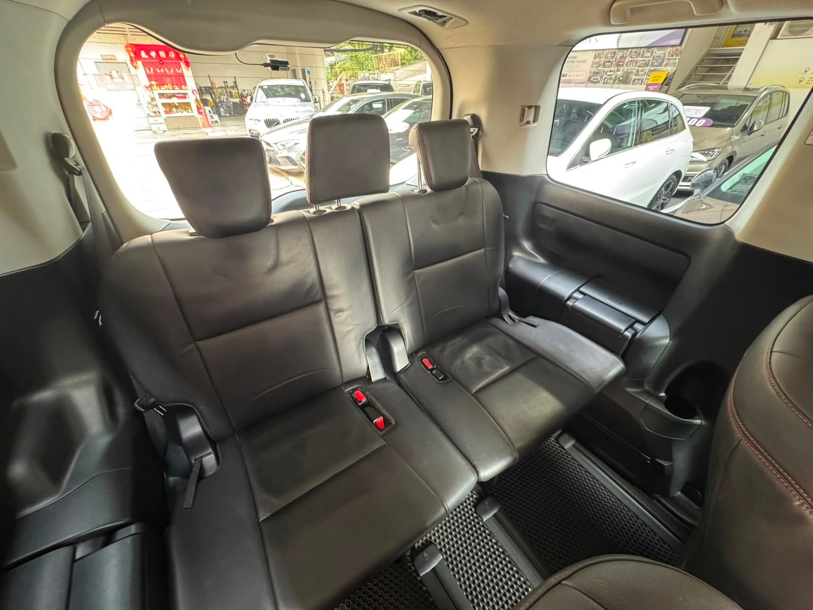 Toyota Noah Hybrid 1.8 X photo 9